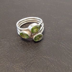 EUC Beautiful 925 Silver and Peridot Ring